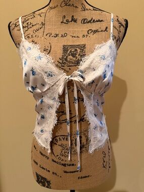 Forever 21 Blue & White Floral Lace Trim Tie-Front Top Size Small
